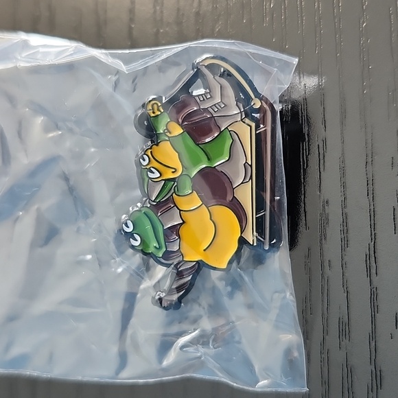 Frog and Toad Pin - Picture 3 of 4